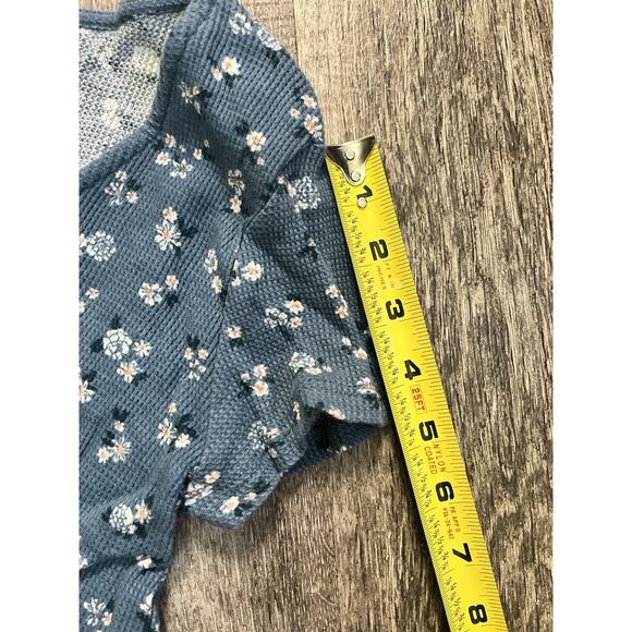 Hippie Rose Womens Size Medium Blue Floral Wrap Top Short Sleeve Tie Waist Crop - Picture 5 of 5